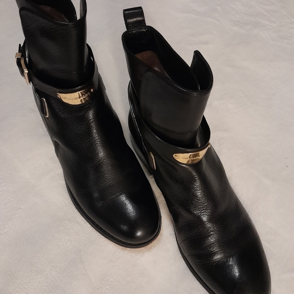 MICHAEL KORS ARLEY BLACK  GOLD Hardware  Leather Ankle Boots. - Picture 8 of 8